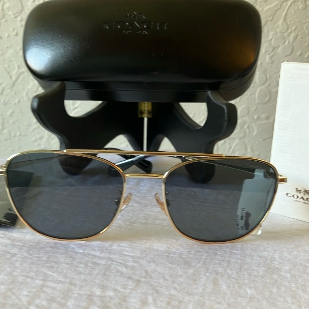 Coach: Shiny Light Gold (HC 7107) Sunglasses- Gold Tone- Case & Cloth - Picture 10 of 16